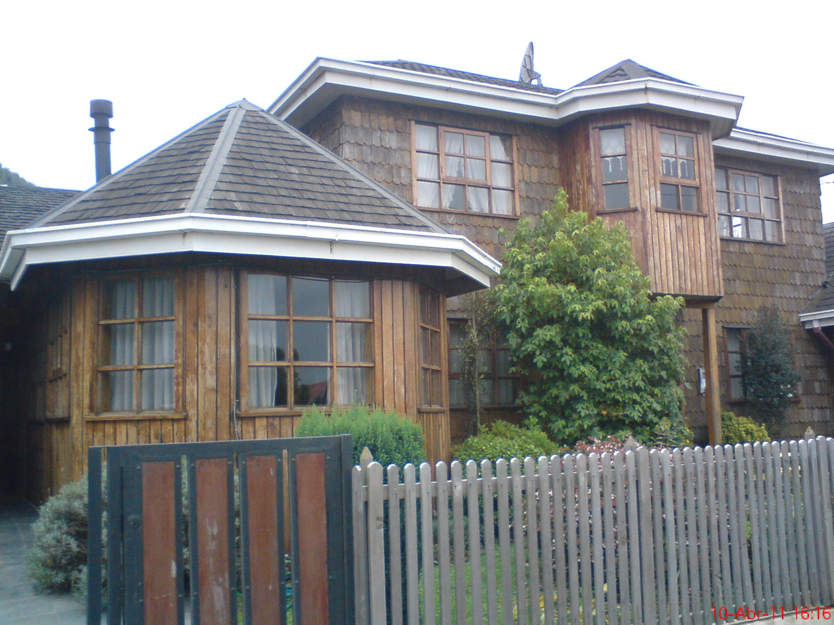 CASA Flia Ulloa EN TENAUN-CHILOE